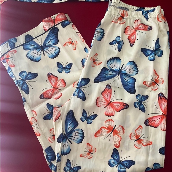 Butterfly Print Pajama Set - Picture 2 of 8